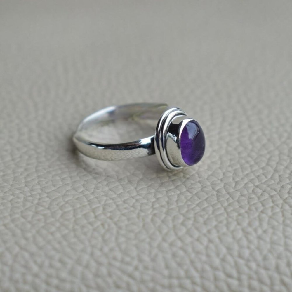 Oval Amethyst Ring ~ 925 Sterling Silver Ring ~ US 5 & 5 1/2